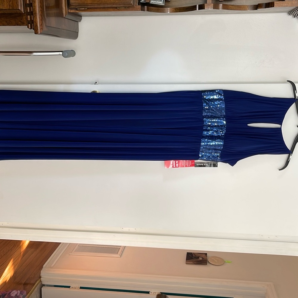 Special occasion! Dark blue and beautiful. Ties in back.
